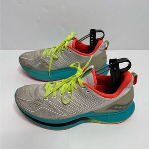 Woman’s Saucony Endorphin Athletic Running Shoes Size 9